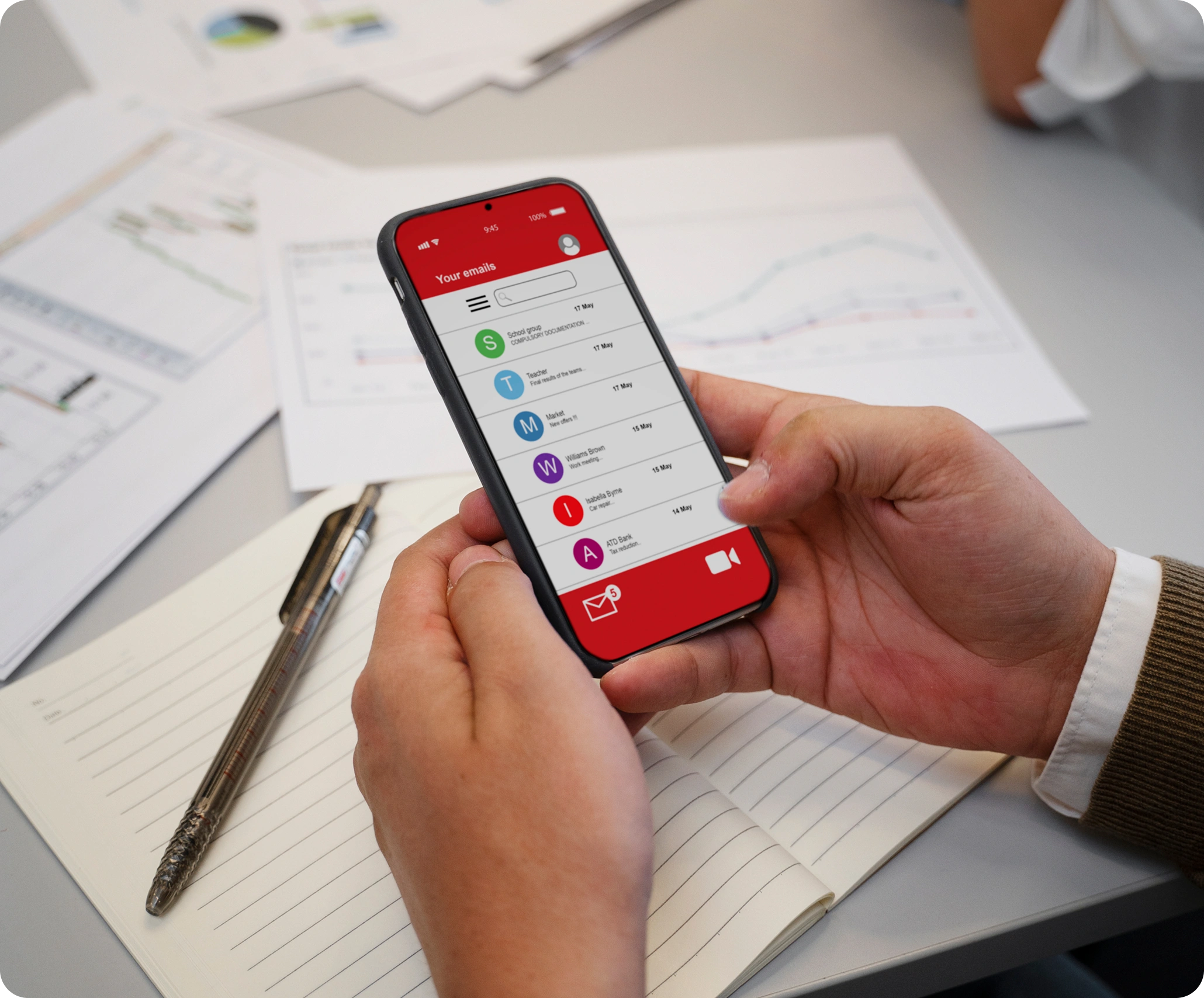  Image of Best Mobile App Development Company in Kerala comparing iOS and Android app platforms, authored by F5 Decoders & featured by https://f5decoders.com